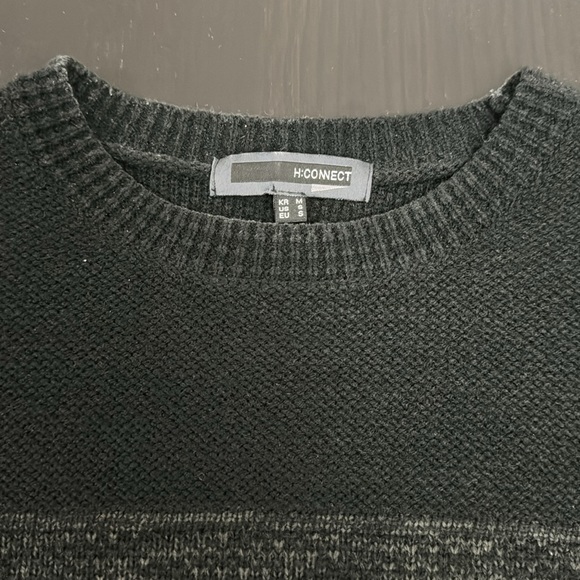 Black striped H:Connect (Korean) sweater - Picture 2 of 5
